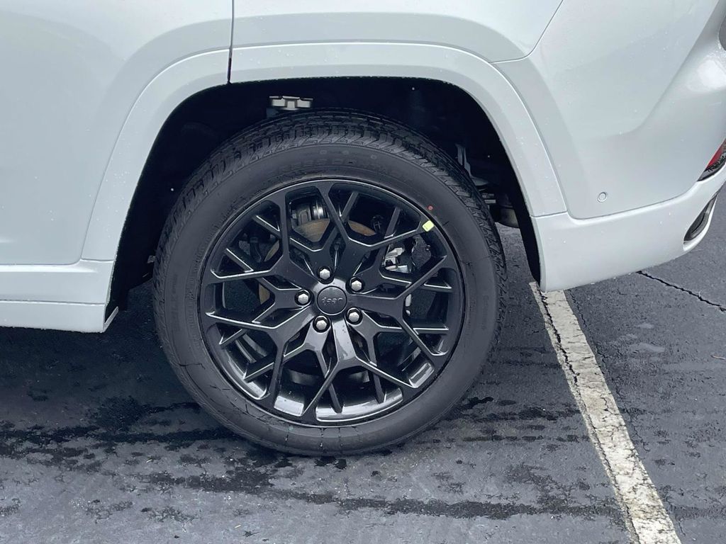 2025 Jeep Grand Cherokee Summit Reserve photo 31