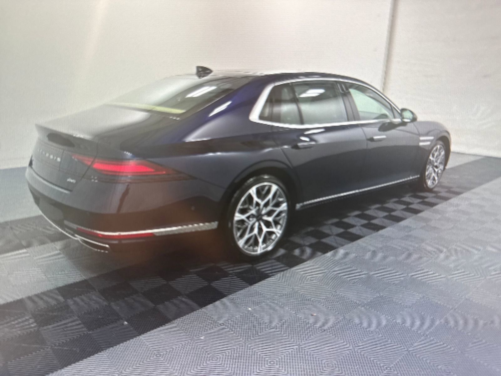 2025 Genesis G90 3.5T E-Supercharger photo 2