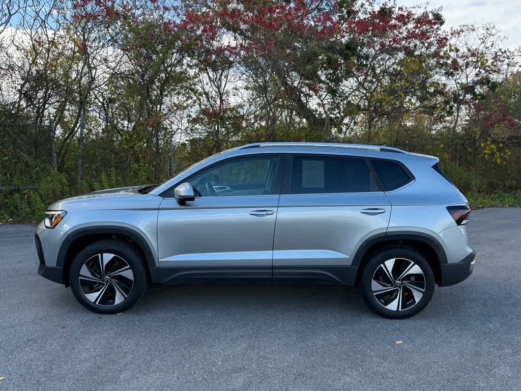 2025 Volkswagen Taos SE photo 4