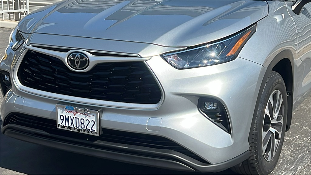 2022 Toyota Highlander XLE photo 3