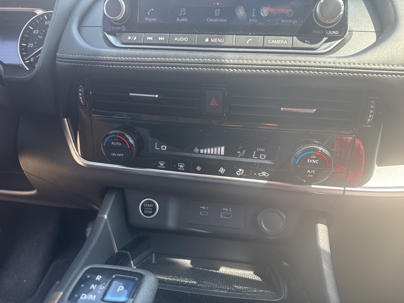 2022 Nissan Rogue SV photo 16