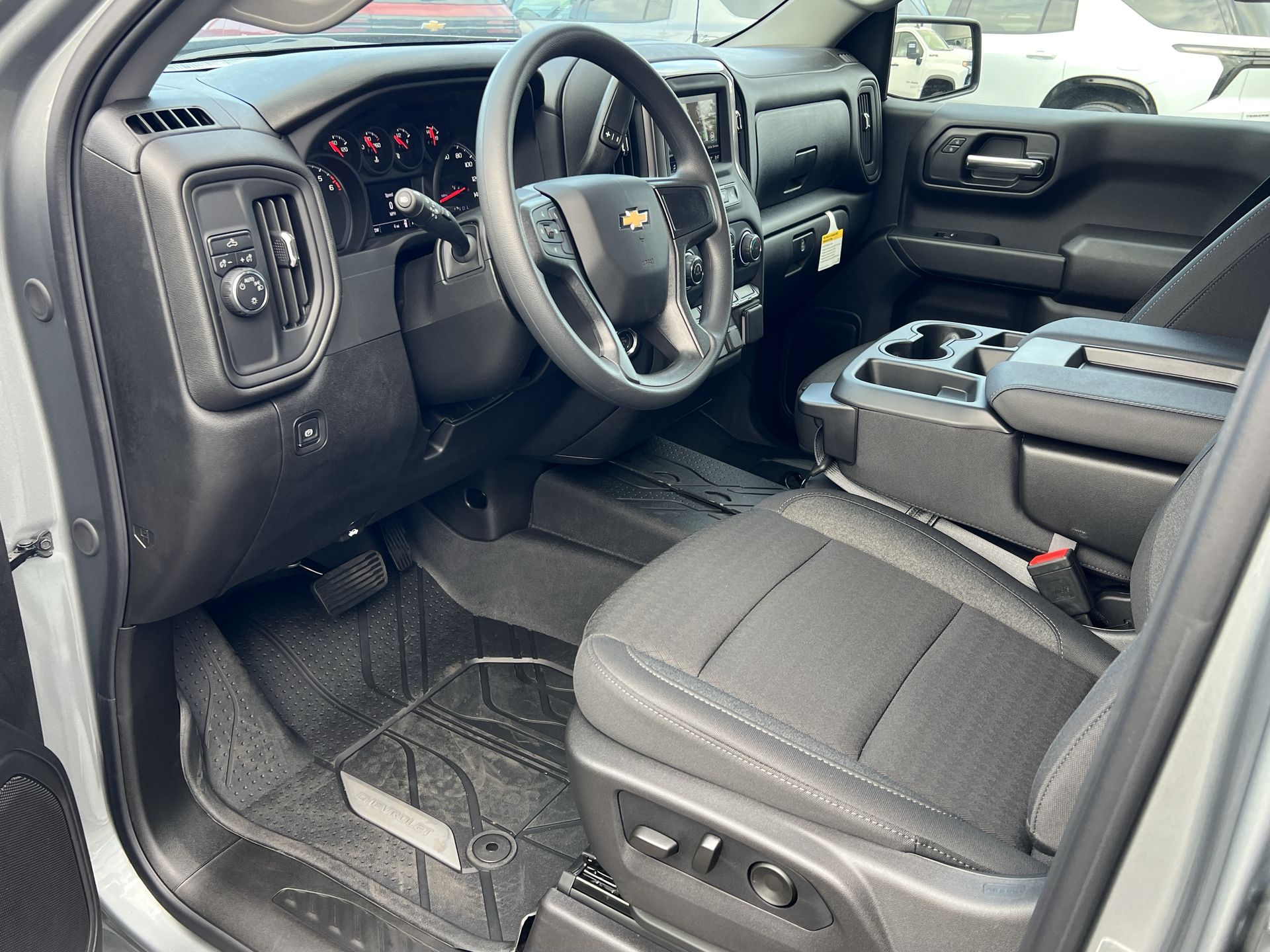 2026 Chevrolet Silverado 1500 Custom photo 3
