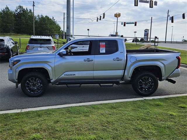 2025 Toyota Tacoma SR5 4x4 Double Cab photo 4