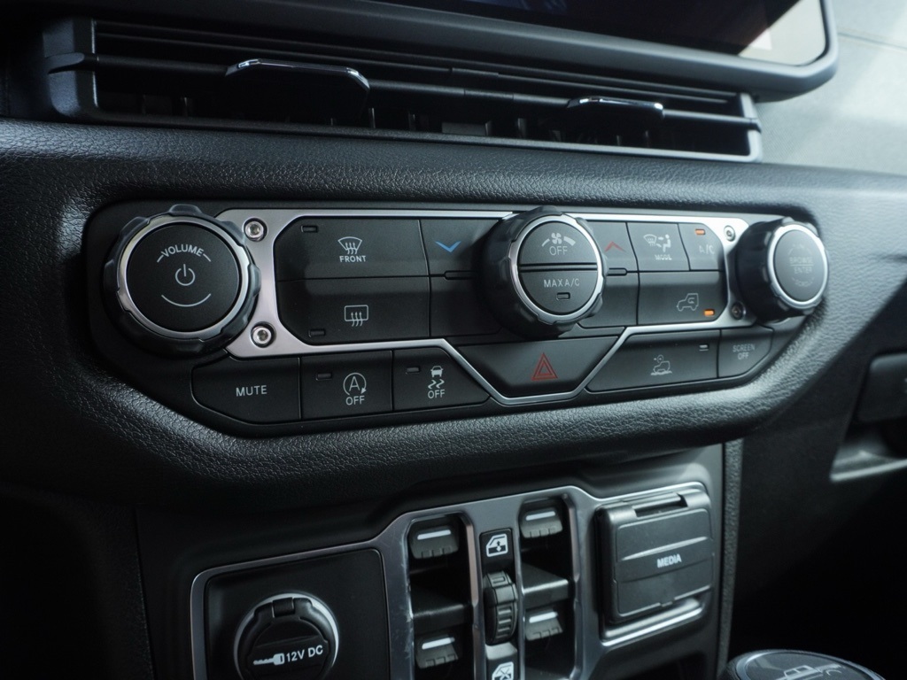 2025 Jeep Gladiator Sport photo 16