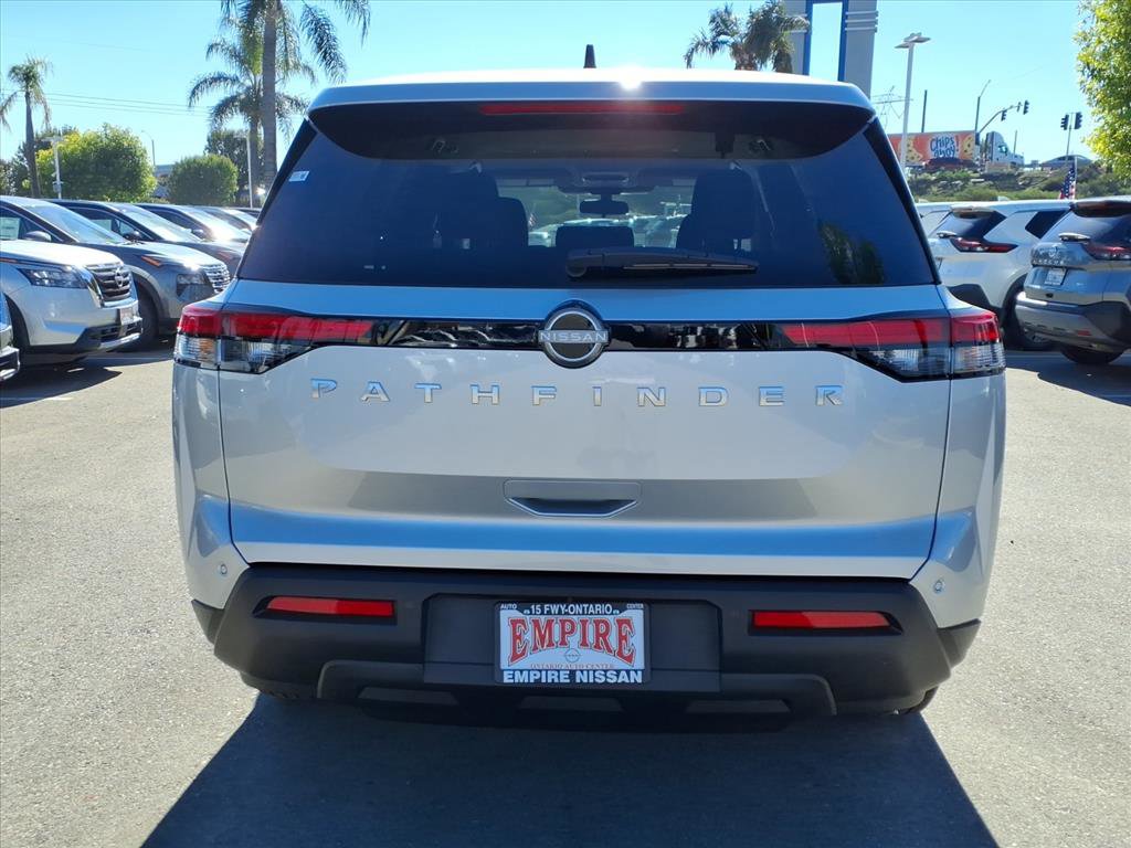 2025 Nissan Pathfinder S photo 3
