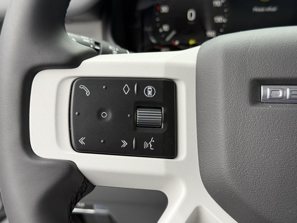 2025 Land Rover Defender 110 S photo 13