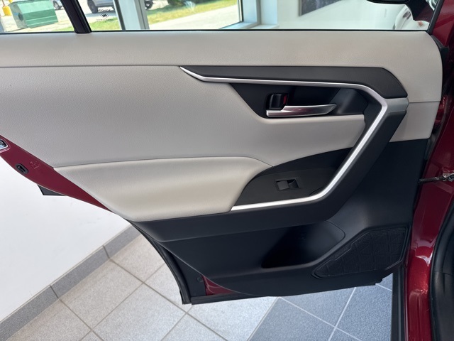 2021 Toyota RAV4 XLE photo 14