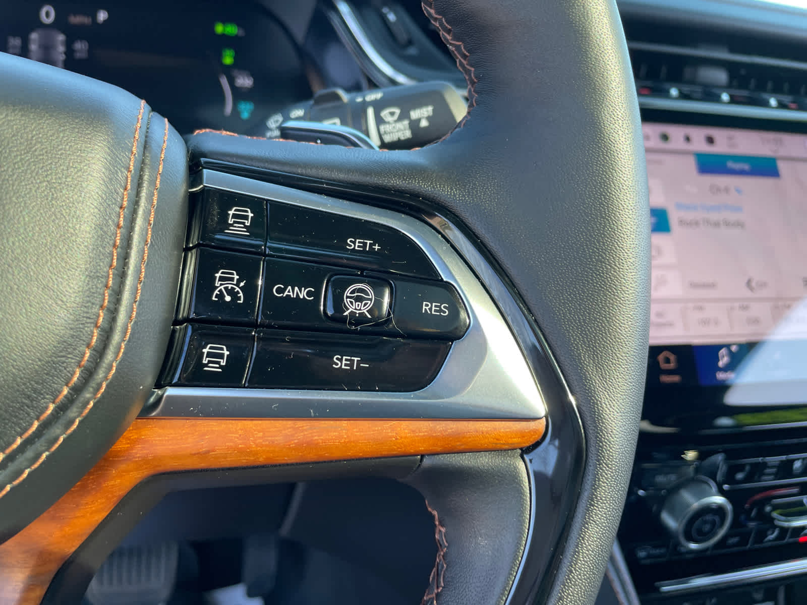 2022 Jeep Cherokee Summit 4xe photo 20