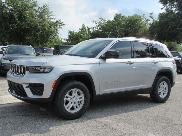 2025 Jeep Grand Cherokee Laredo photo 3