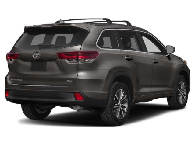 Used 2019 Toyota Highlander XLE with VIN 5TDJZRFH8KS569027 for sale in Burnsville, Minnesota