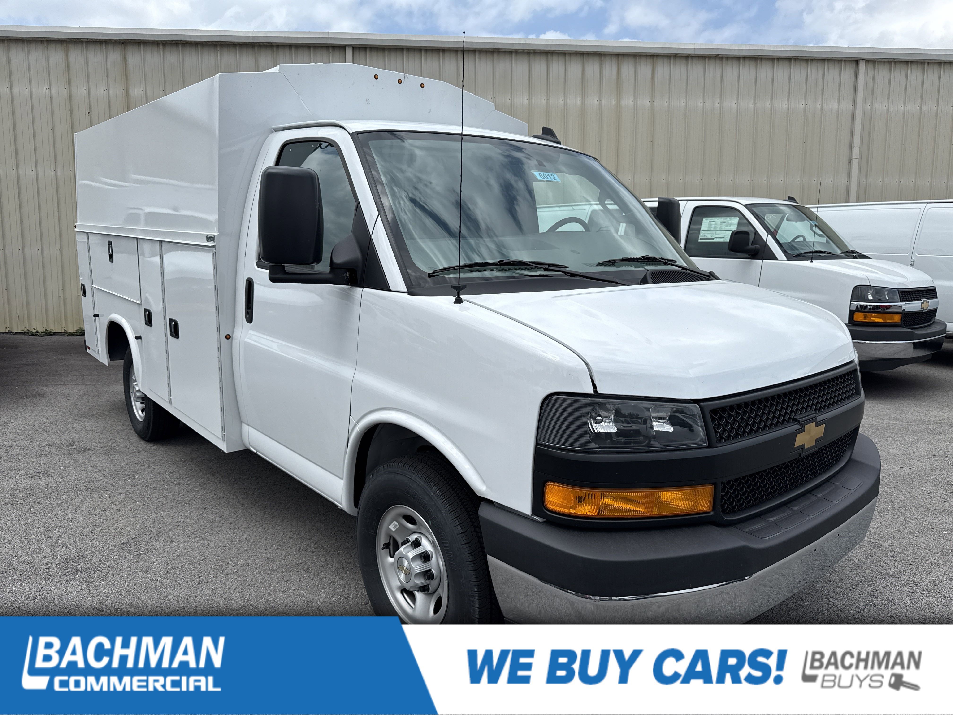 2025 Chevrolet Express Cutaway Base's photo