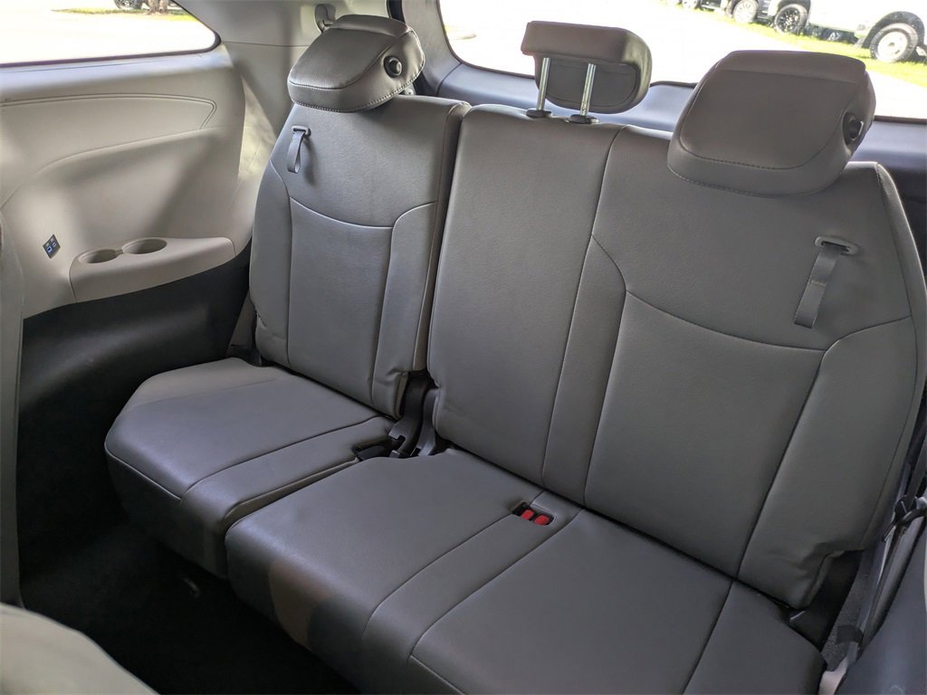 2023 Toyota Sienna XLE photo 13