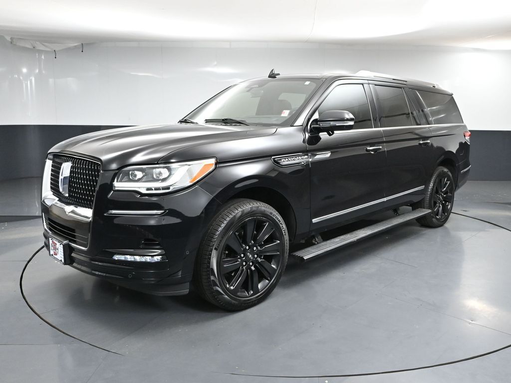 2024 Lincoln Navigator Reserve Luxury Monochromatic photo 8