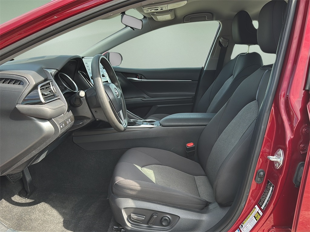 2022 Toyota Camry LE photo 8