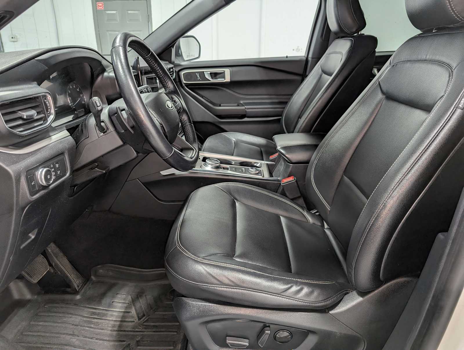 2020 Ford Explorer XLT photo 2