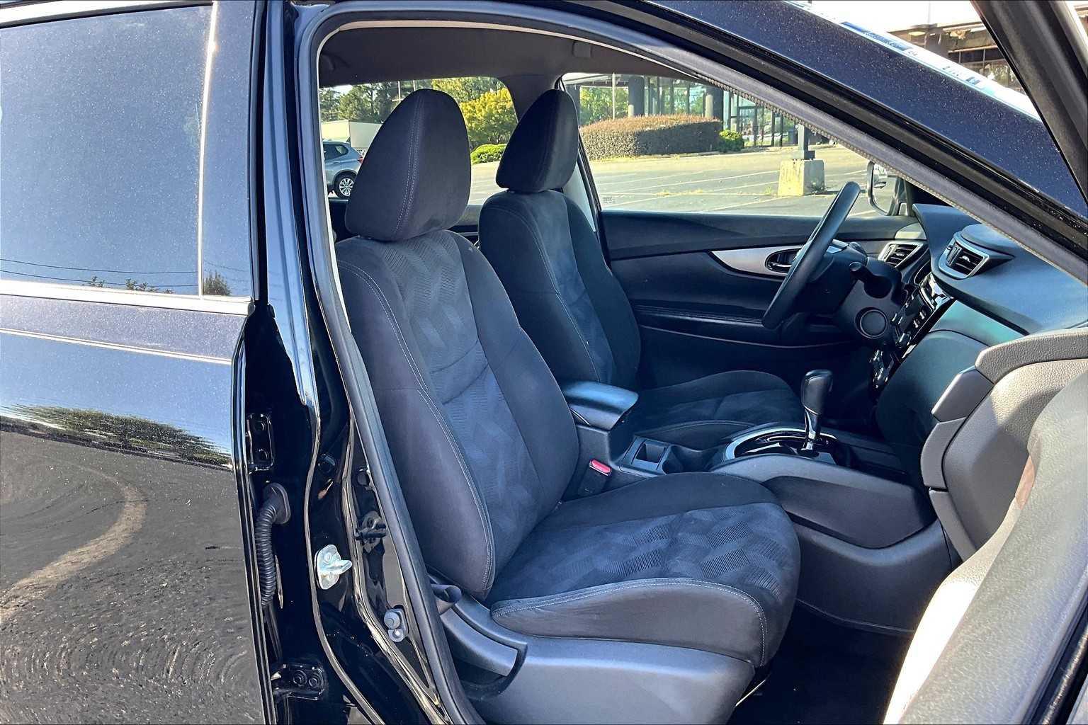 2015 Nissan Rogue SV photo 7