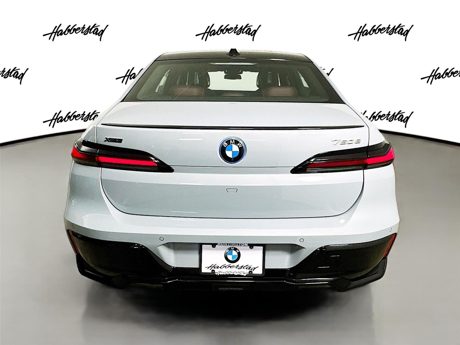 2026 Bmw 750e photo 6