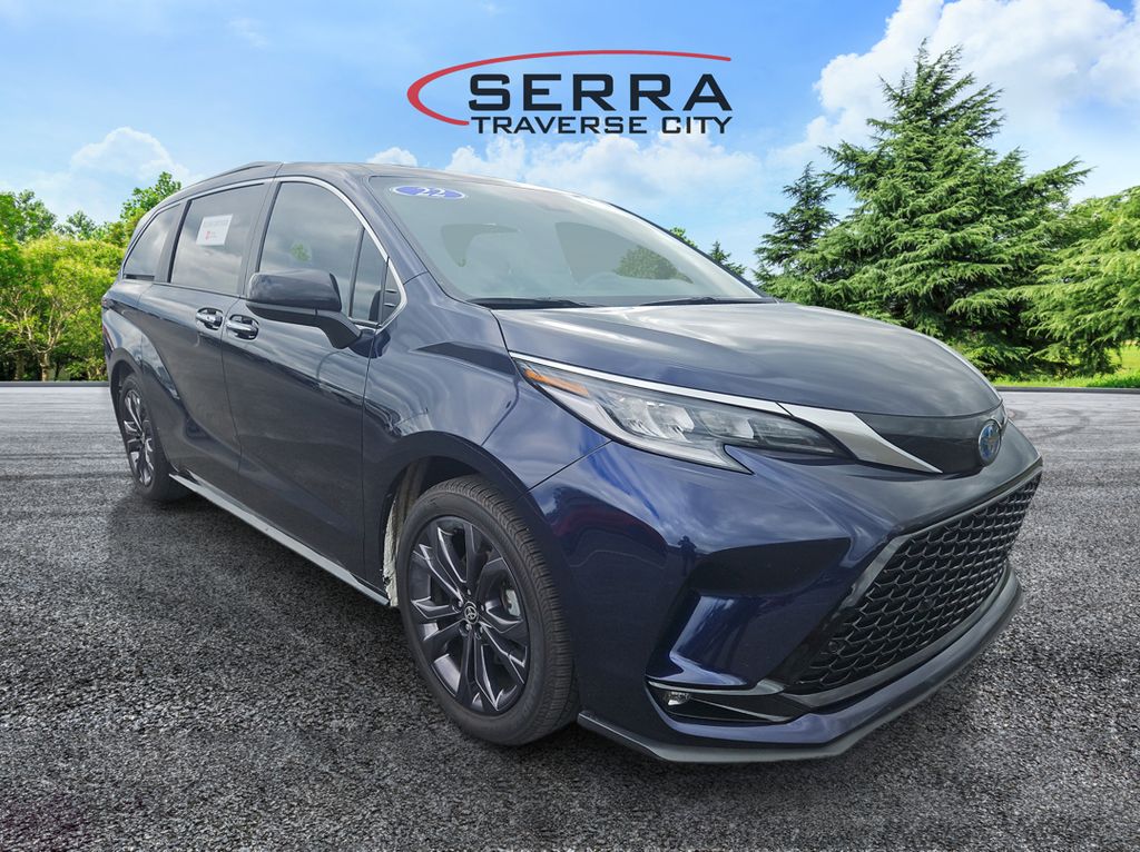 2022 Toyota Sienna XSE photo 3