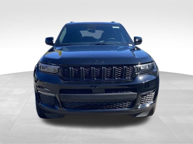 2025 Jeep Grand Cherokee Limited photo 2