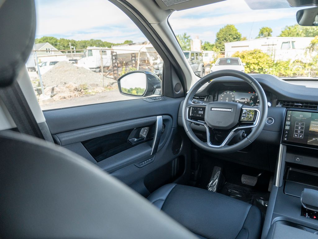 2024 Land Rover Discovery Sport S photo 17
