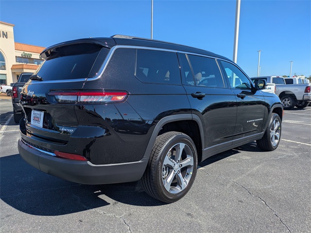 2025 Jeep Grand Cherokee Limited photo 2