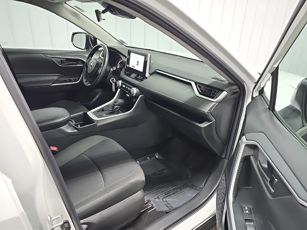 2023 Toyota RAV4 LE photo 15