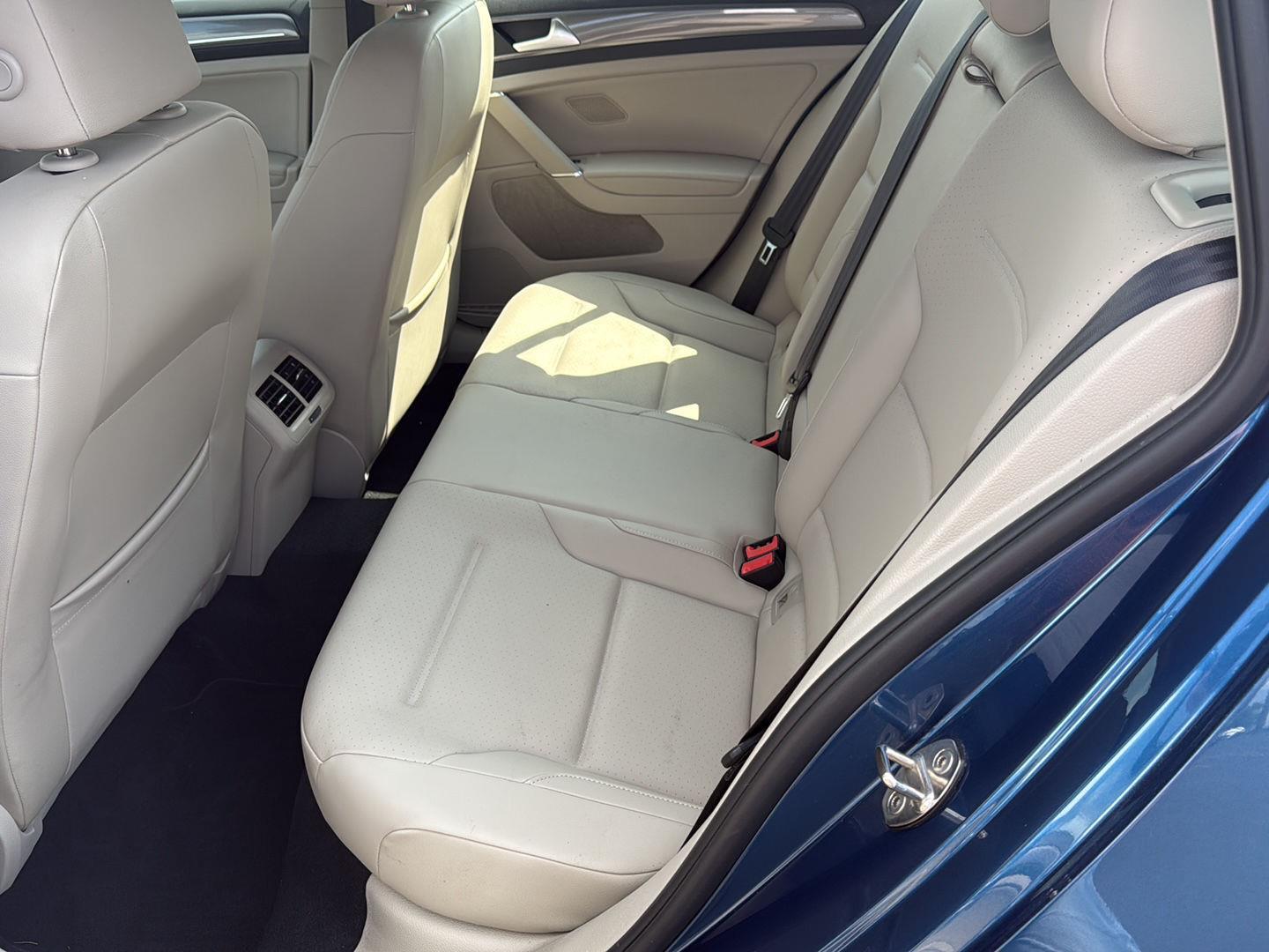 2019 Volkswagen Golf Alltrack S photo 9