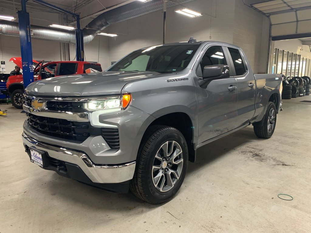 2026 Chevrolet Silverado LT's photo