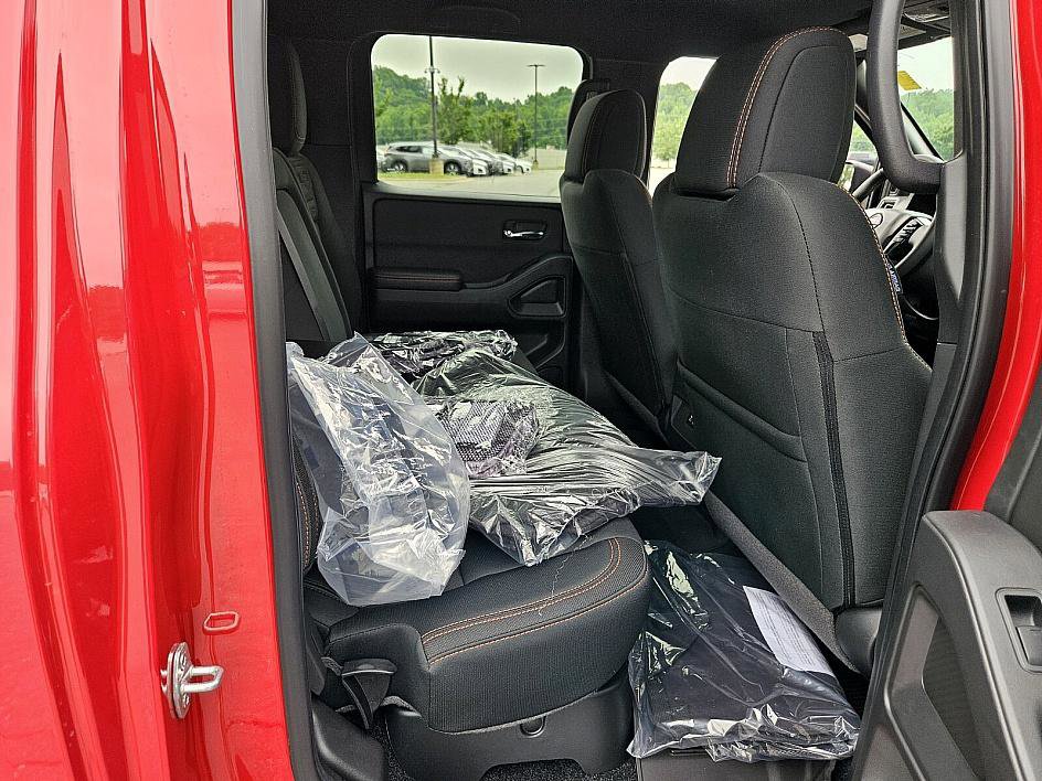 2025 Nissan Frontier Crew Cab PRO-4X photo 13