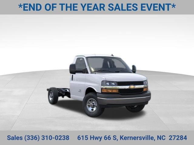 2025 Chevrolet Express Cutaway Base's photo