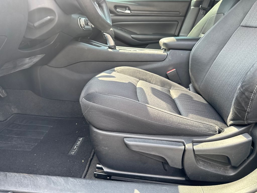 2022 Nissan Altima 2.5 S photo 10