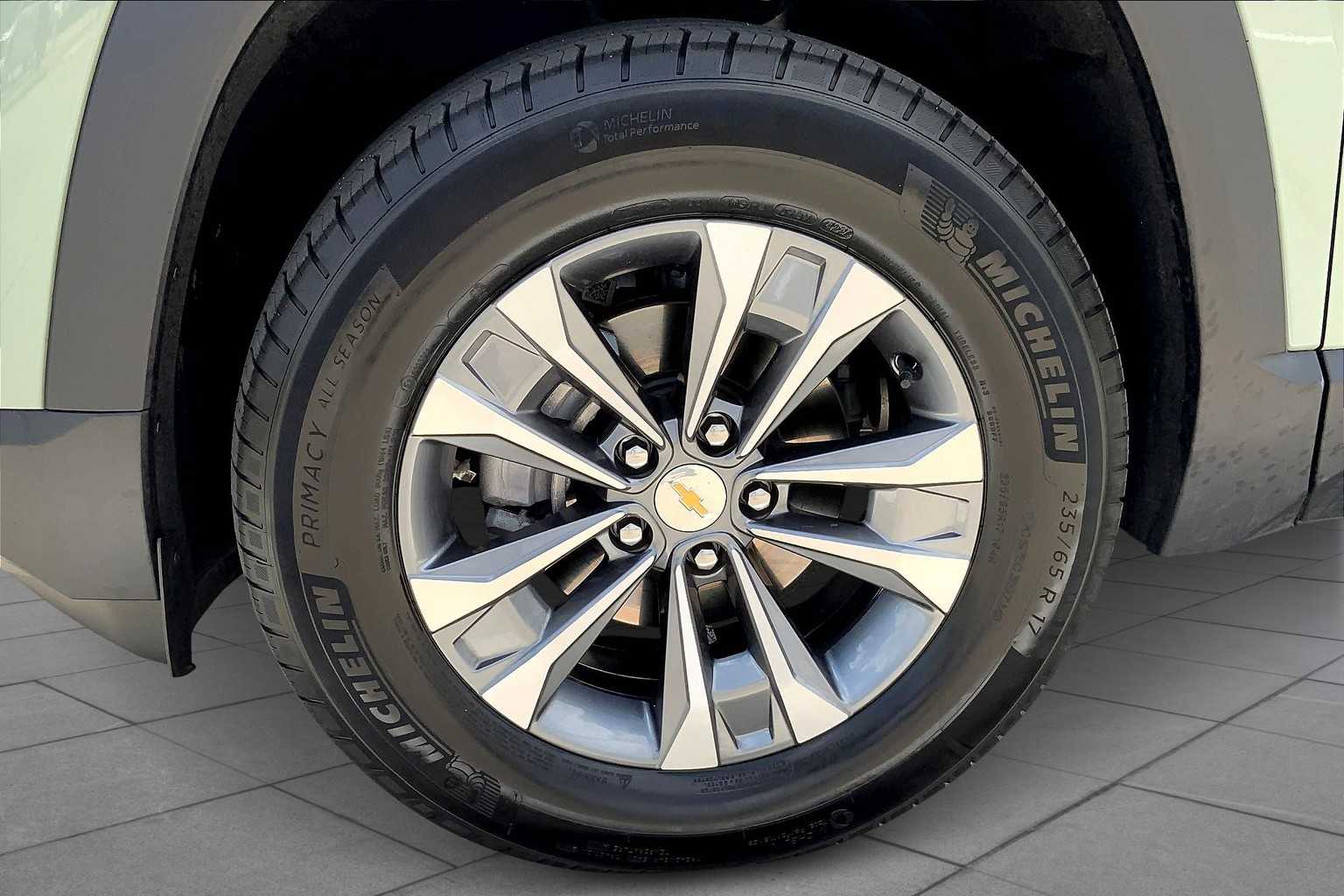 2025 Chevrolet Equinox LT photo 9