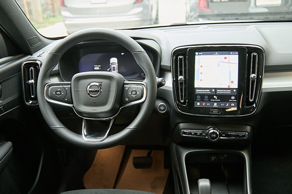 2026 VOLVO XC40 - Image 19