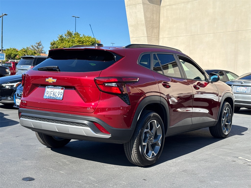2025 Chevrolet Trax LT photo 10