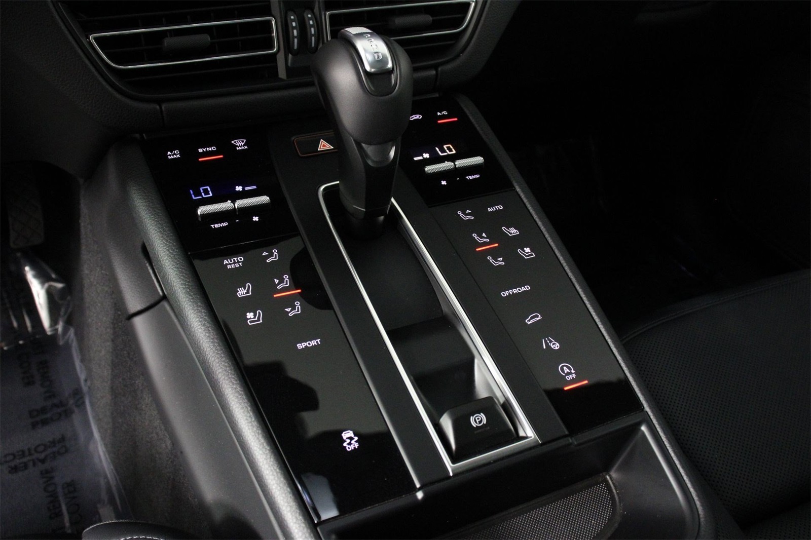 2025 Porsche Macan photo 18