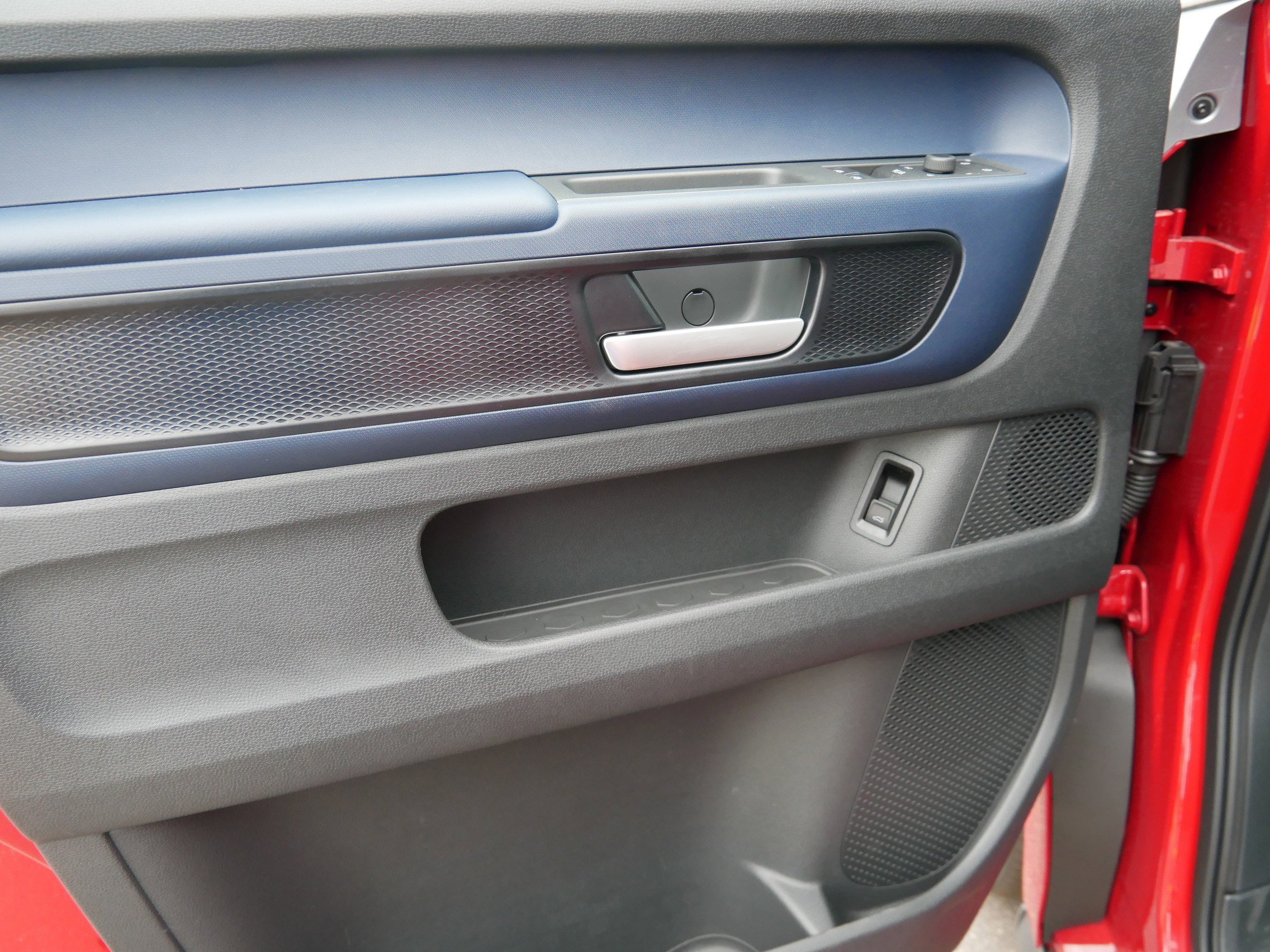2025 Volkswagen ID. Buzz Pro Plus photo 4