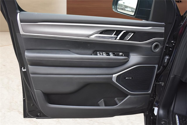 2025 Jeep Wagoneer Base photo 10