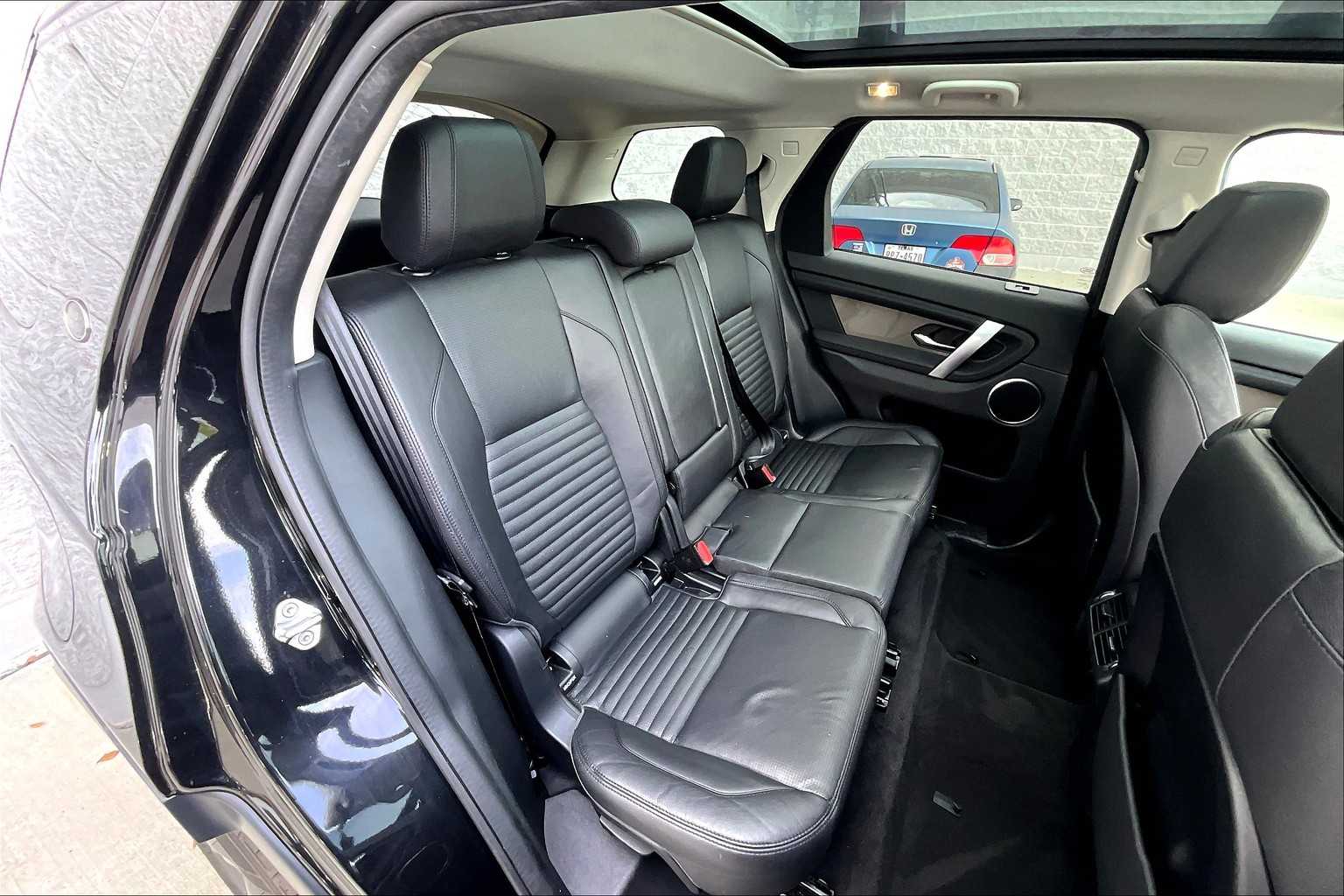 2020 Land Rover Discovery Sport SE photo 16