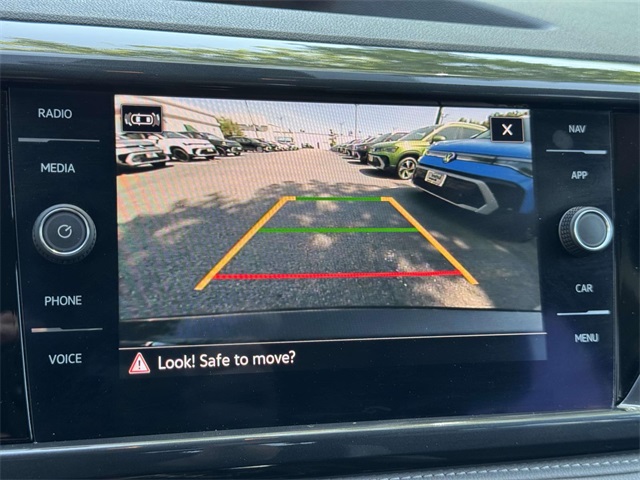 2022 Volkswagen Taos SEL photo 4