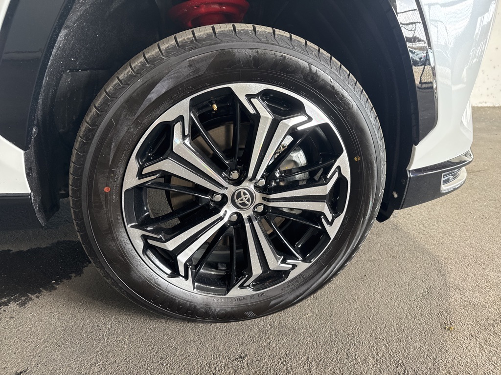2025 Toyota RAV4 Hybrid XSE photo 7
