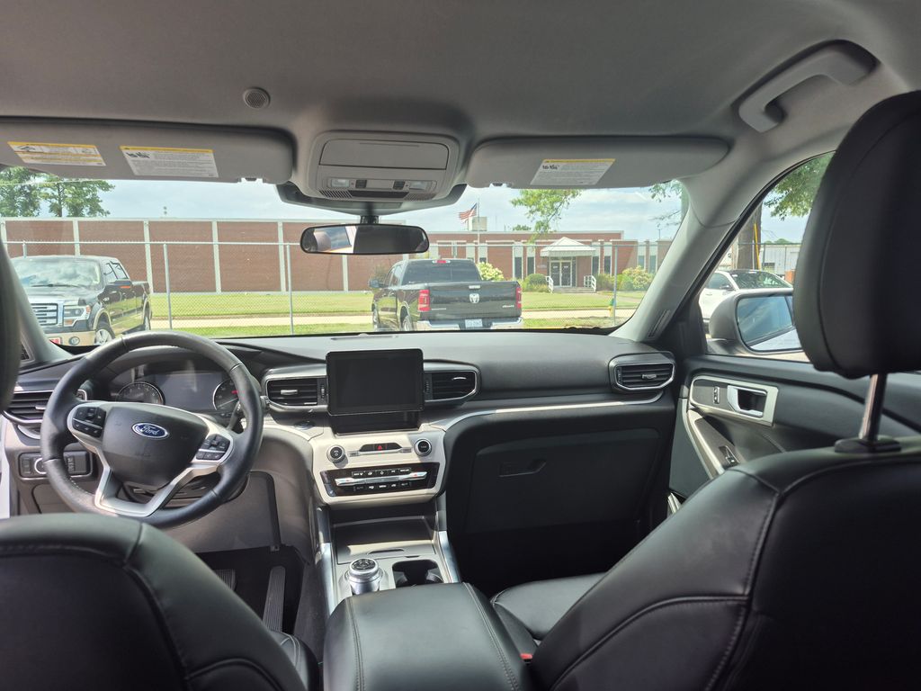 2023 Ford Explorer XLT photo 18