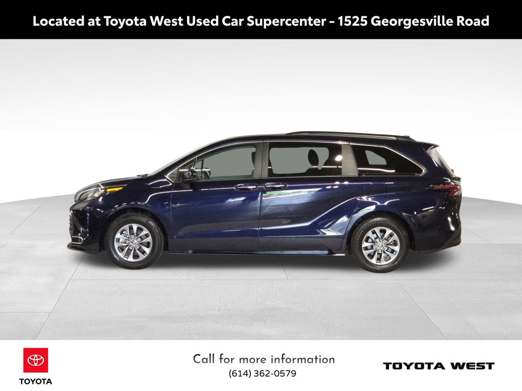 2024 Toyota Sienna XLE photo 8