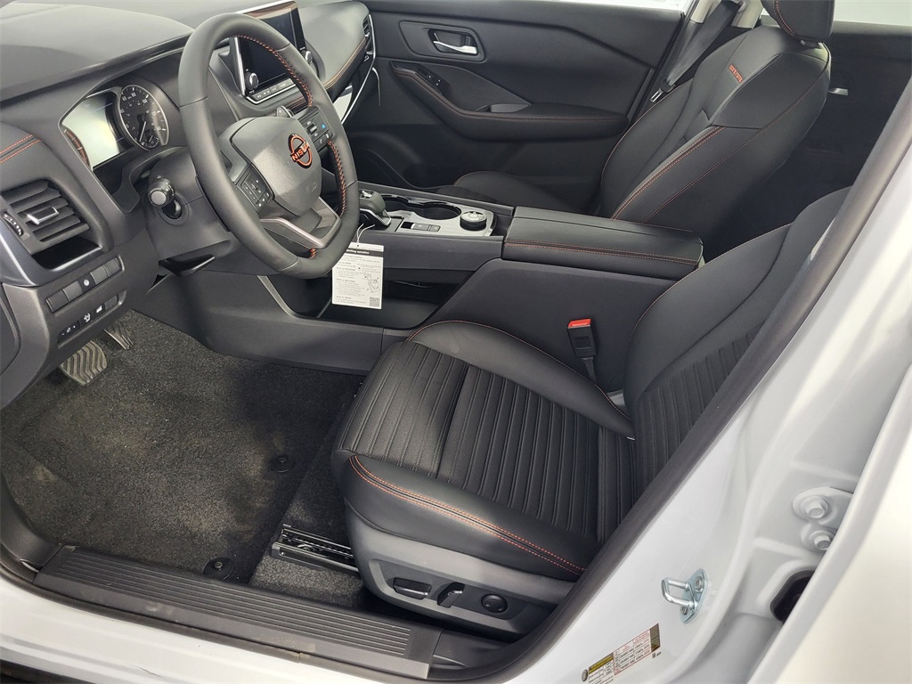2025 Nissan Rogue SV photo 9