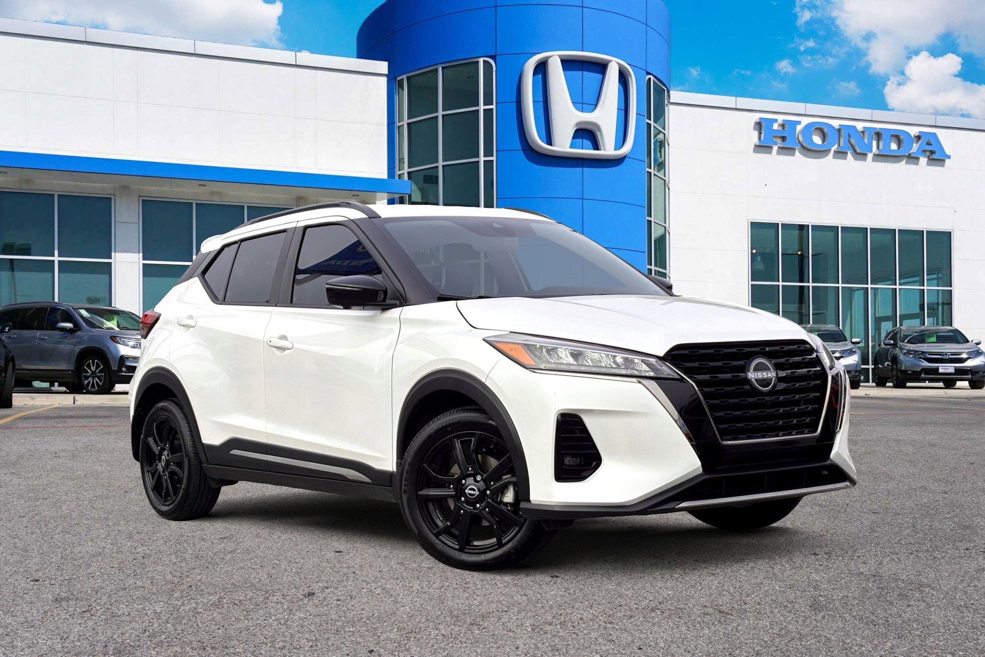 2024 Nissan Kicks SR