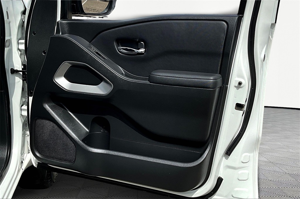 2022 Nissan Frontier SV photo 25