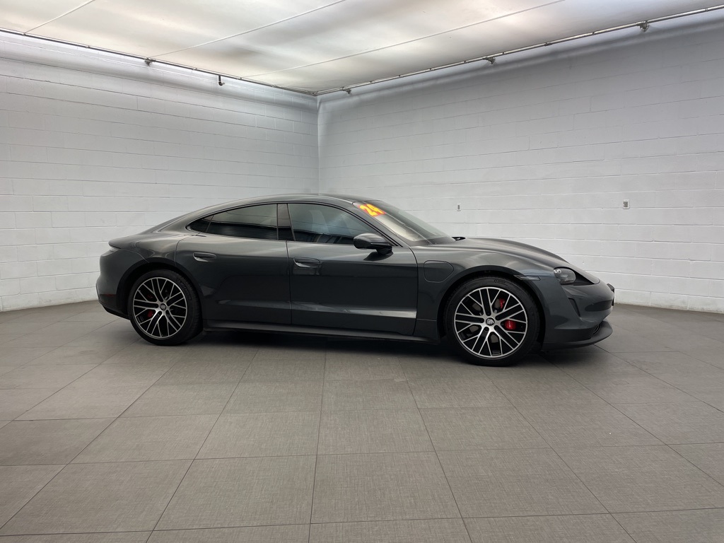 2024 Porsche Taycan 4S photo 3