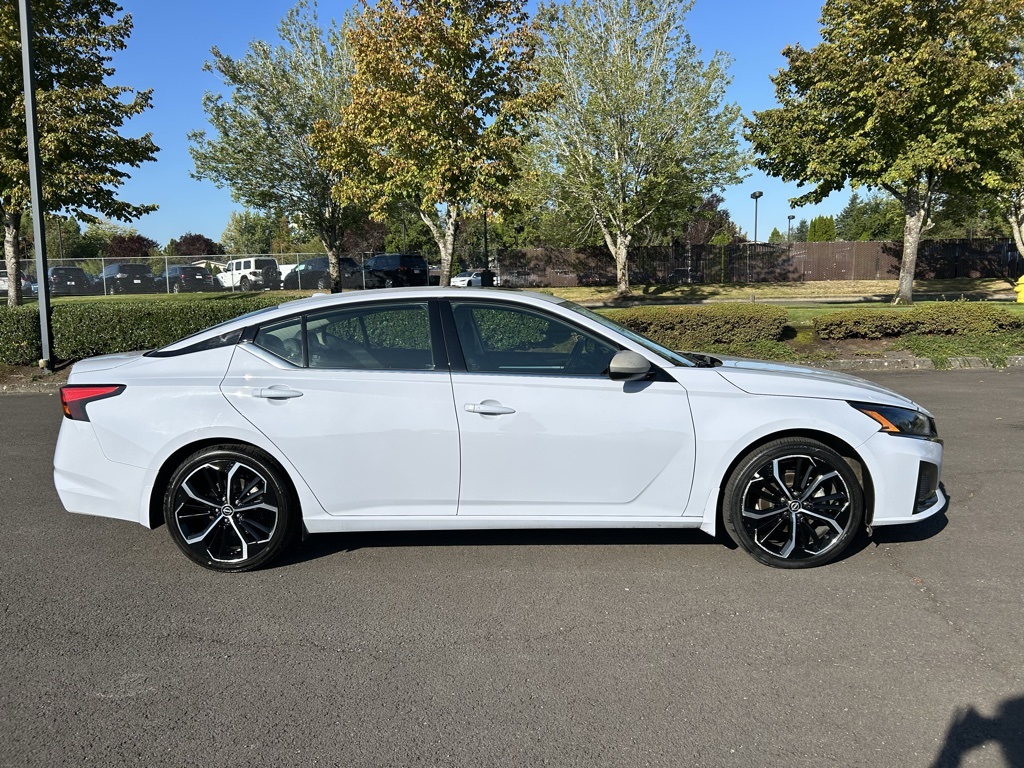 2024 Nissan Altima 2.5 SR photo 4