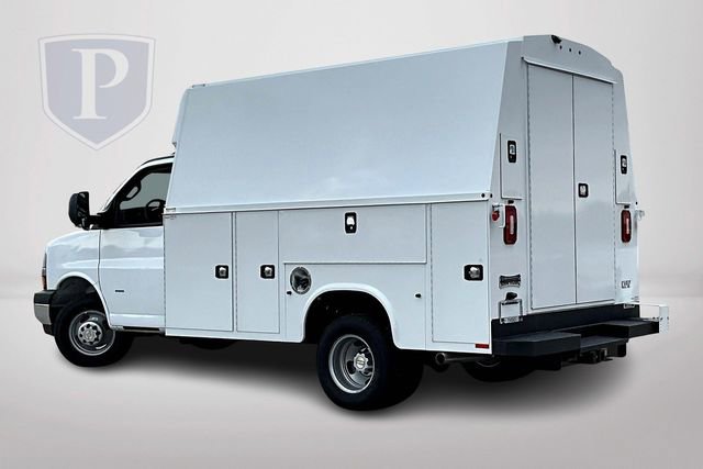 2024 Chevrolet Express Cutaway 3500 photo 3