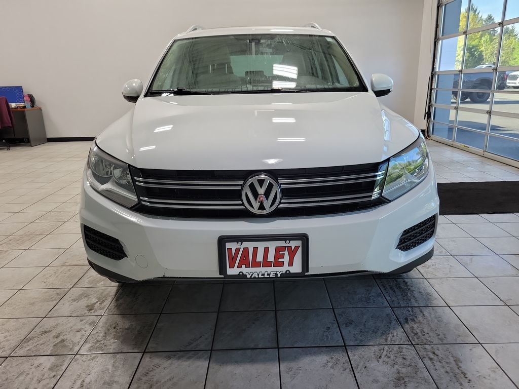 2017 Volkswagen Tiguan Wolfsburg Edition photo 2