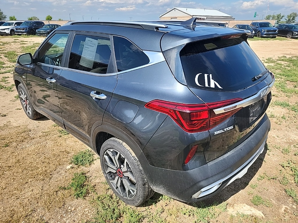 2023 Kia Seltos SX photo 2